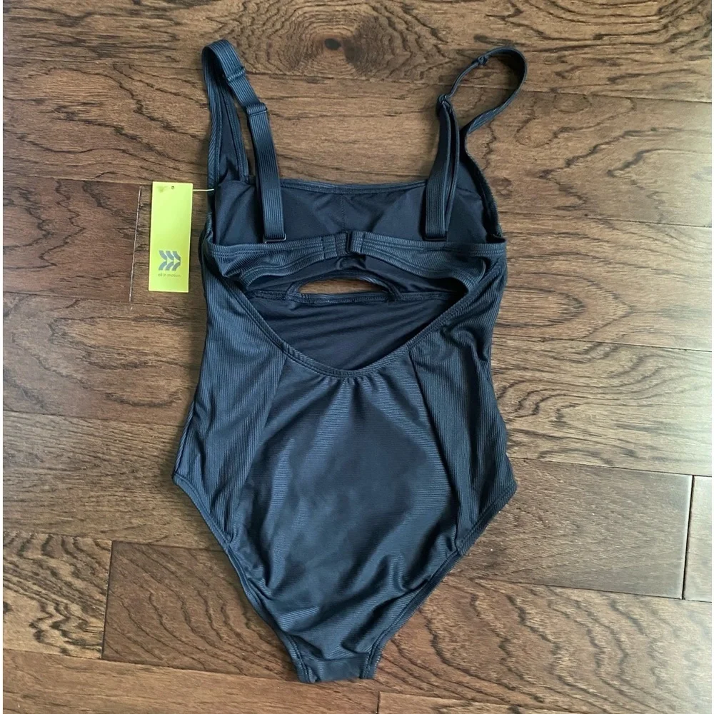 NWT All In Motion Medium - Picture 4 of 5